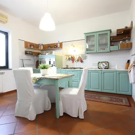 2 Bedroom Awesome In Pozzuoli