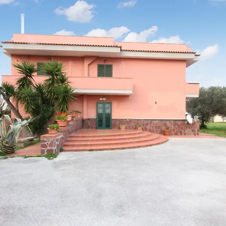 2 Bedroom Awesome In Pozzuoli
