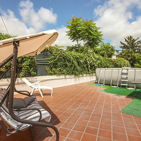 2 Bedroom Awesome In Holiday home *